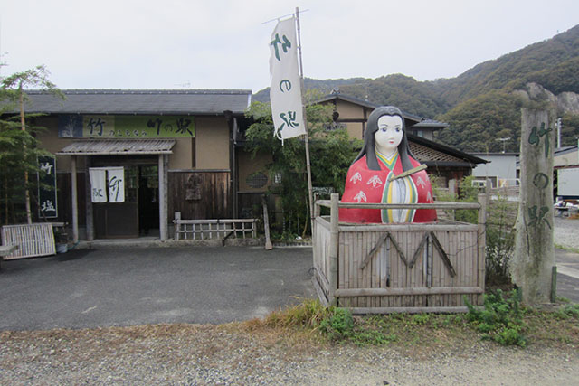写真はスバルの月刊誌カートピア1月号で訪れた広島県竹原市にある竹の里、入り口にあるかぐや姫の像。