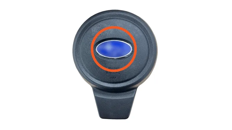 模倣品の見分け方の一例 ロゴ部分にぼかしや塗りつぶしが入っている