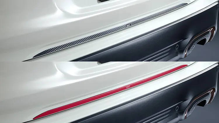 STI テールゲートガーニッシュ