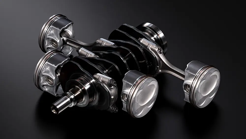 バランスドエンジン（ピストン&コンロッド、クランクシャフト）&専用エンジンコントロールユニット（レブシンク&フラットシフト）