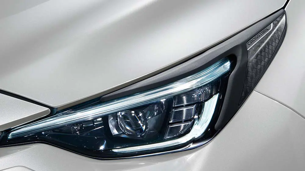 フロントフェイスにタフさをプラスするヘッドランプガーニッシュ