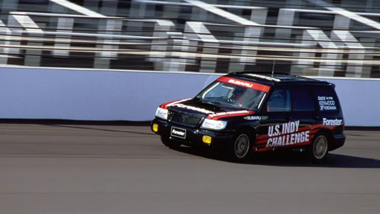 フォレスター 1st model インディアナ・モータースピードウェイを走るフォレスター
