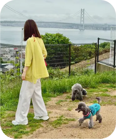 淡路島旅行ではしゃぐバジルちゃんとりえるちゃん