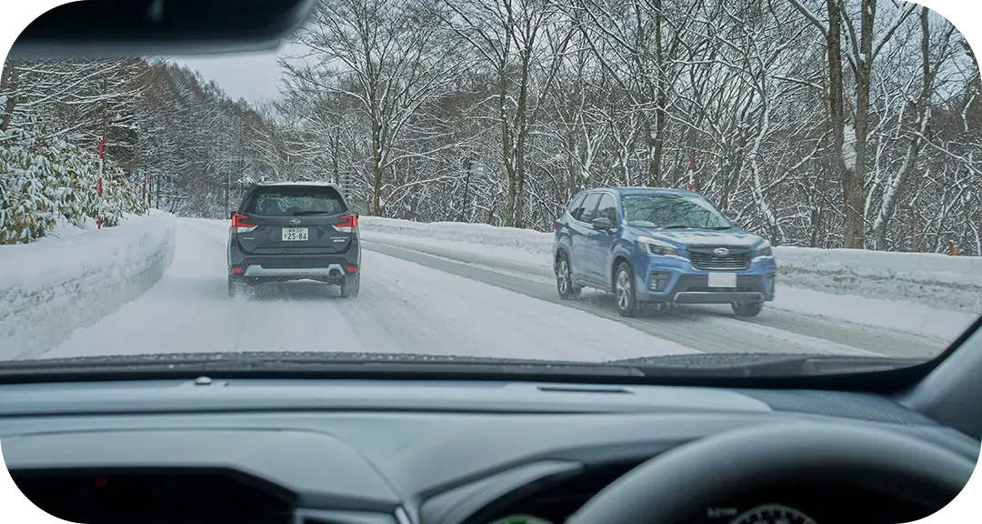 雪道を走るイメージ