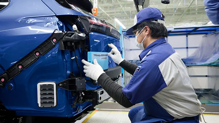 車名オーナメント取り付けの工程