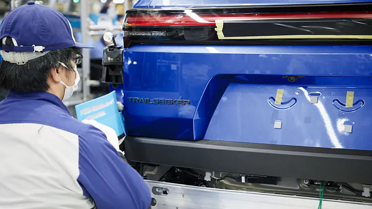 車名オーナメント取り付けの工程