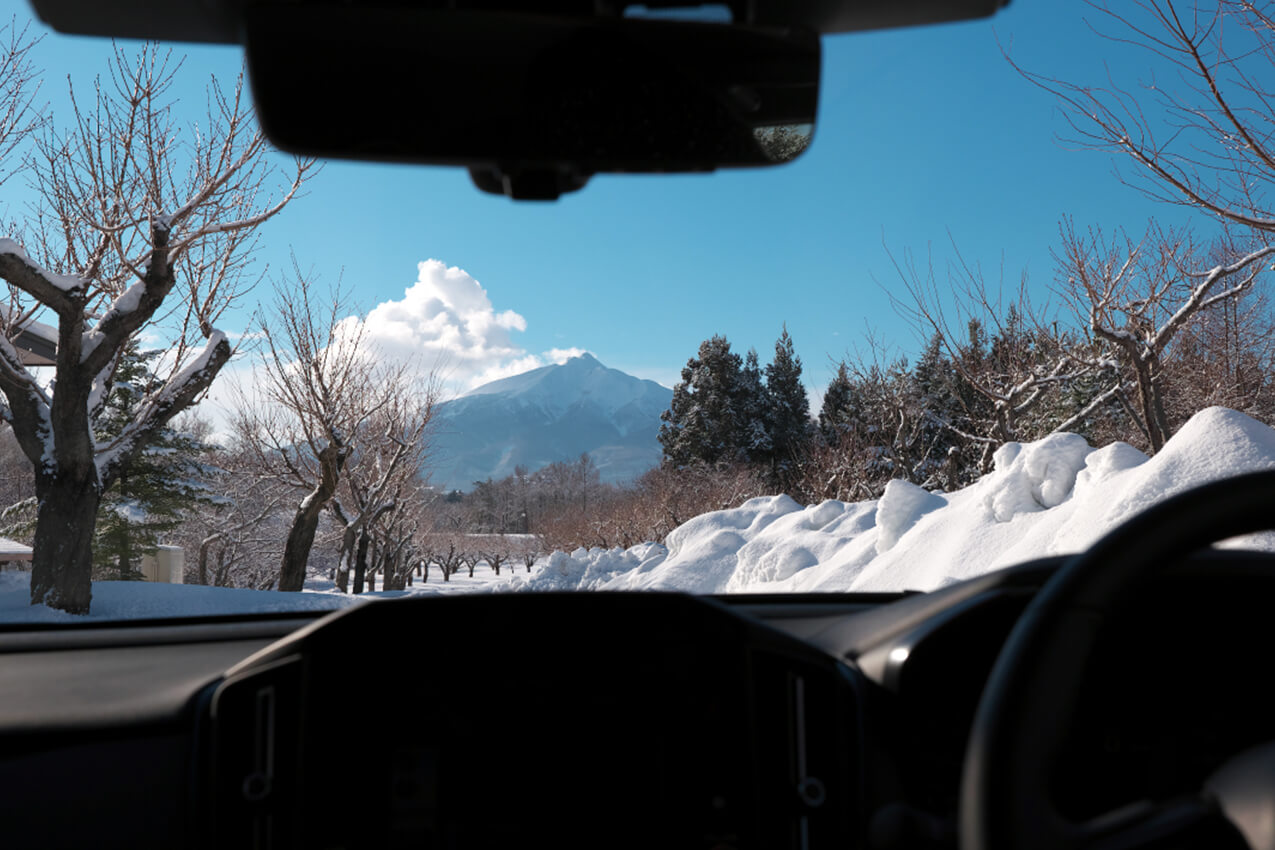青森県 レヴォーグの車内から岩木山を眺める | SUBARU グランドツーリングNIPPON
