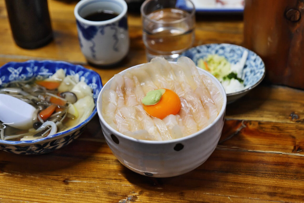 青森県 「みなと食堂」ヒラメ丼 | SUBARU グランドツーリングNIPPON