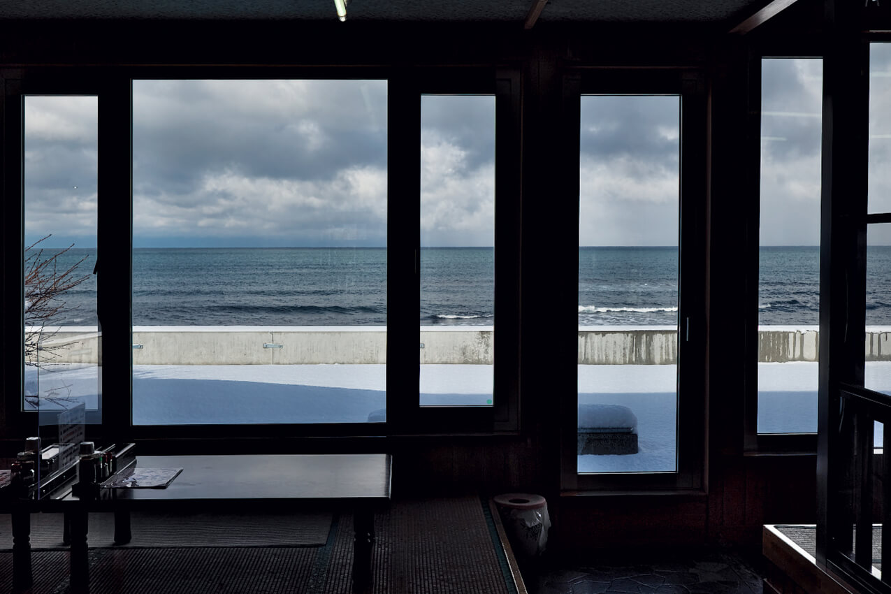 青森県 「ドライブイン汐風」から一望する日本海 | SUBARU グランドツーリングNIPPON
