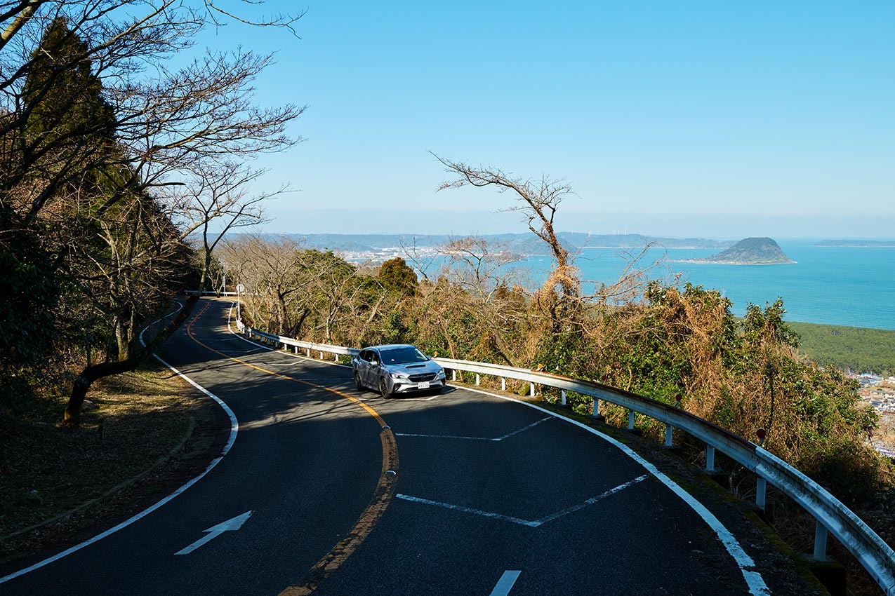 佐賀県 「唐津湾」と「鏡山」を走るレヴォーグ | SUBARU グランドツーリングNIPPON