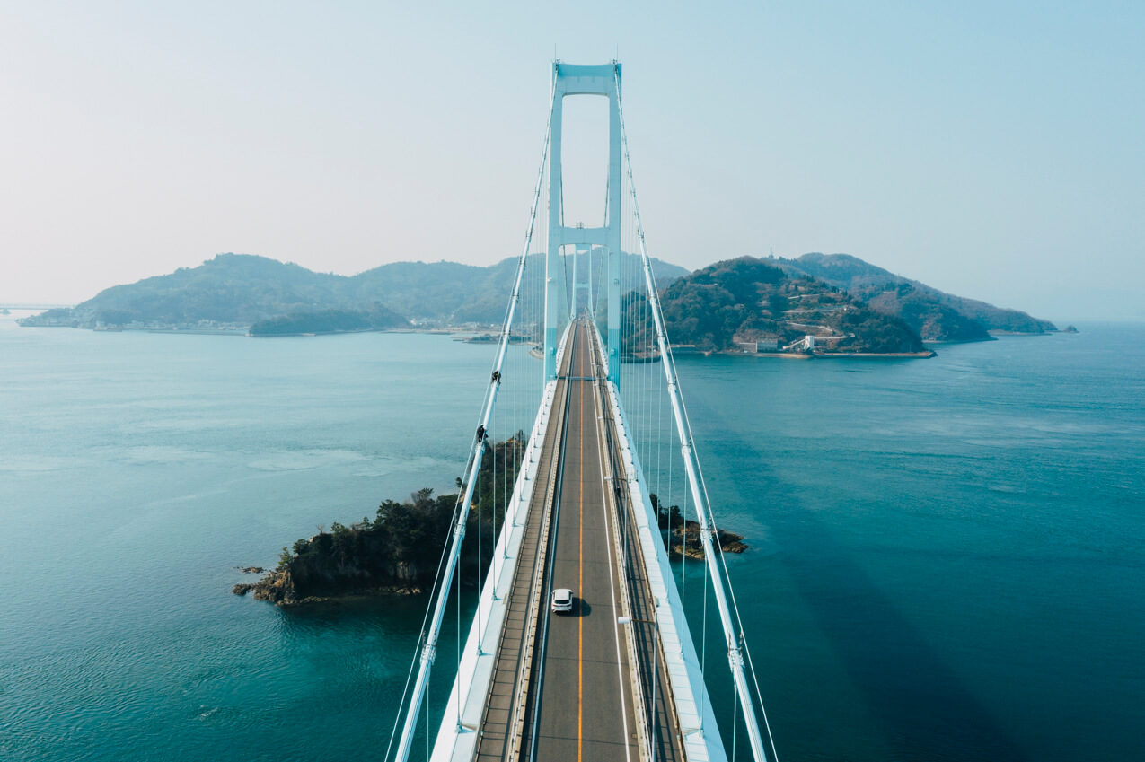 広島県 「安芸灘大橋」を走るレヴォーグ | SUBARU グランドツーリングNIPPON