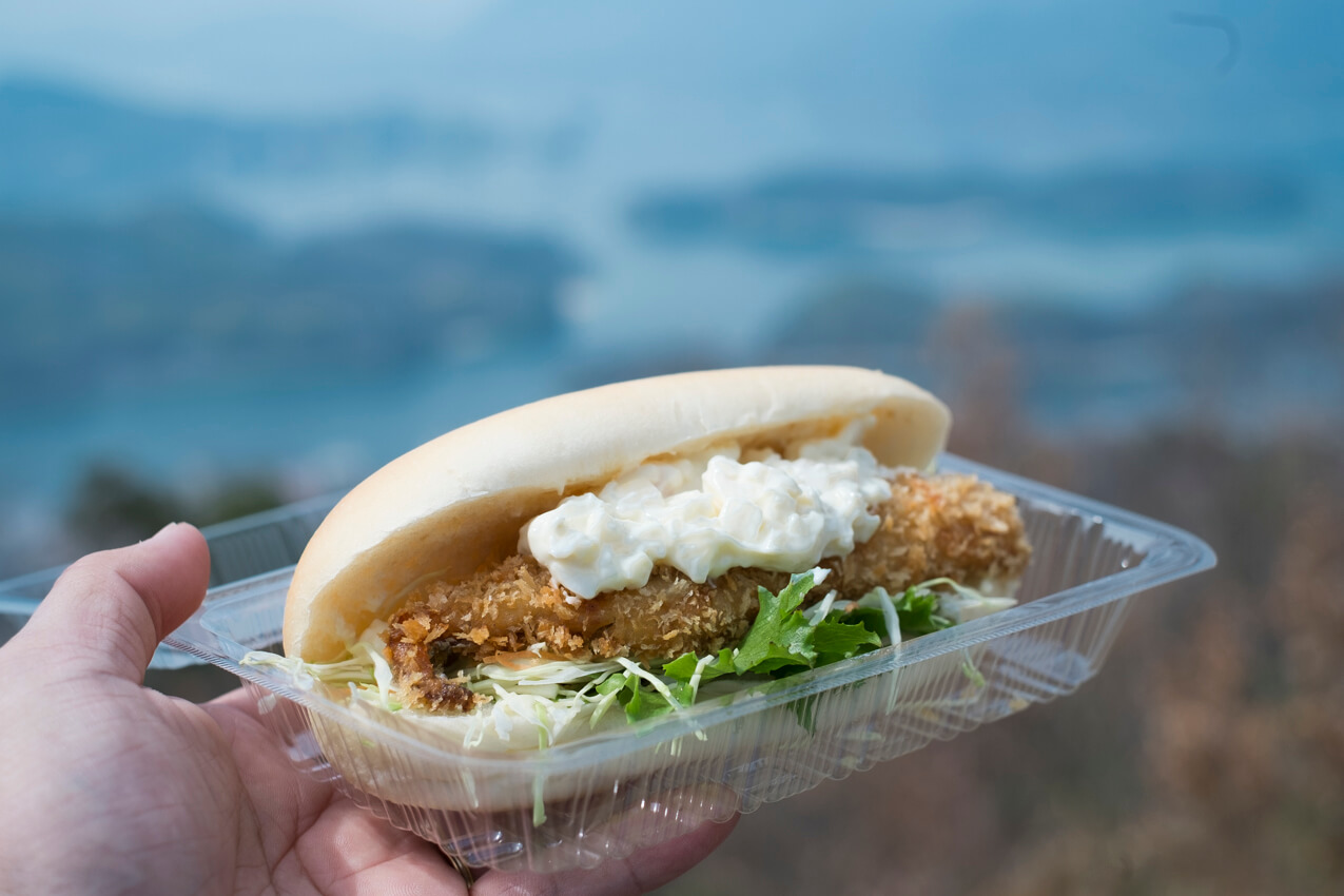 広島県 山の頂上から見える瀬戸内海と「一色鮮魚店」タチウオのフライバーガー | SUBARU グランドツーリングNIPPON