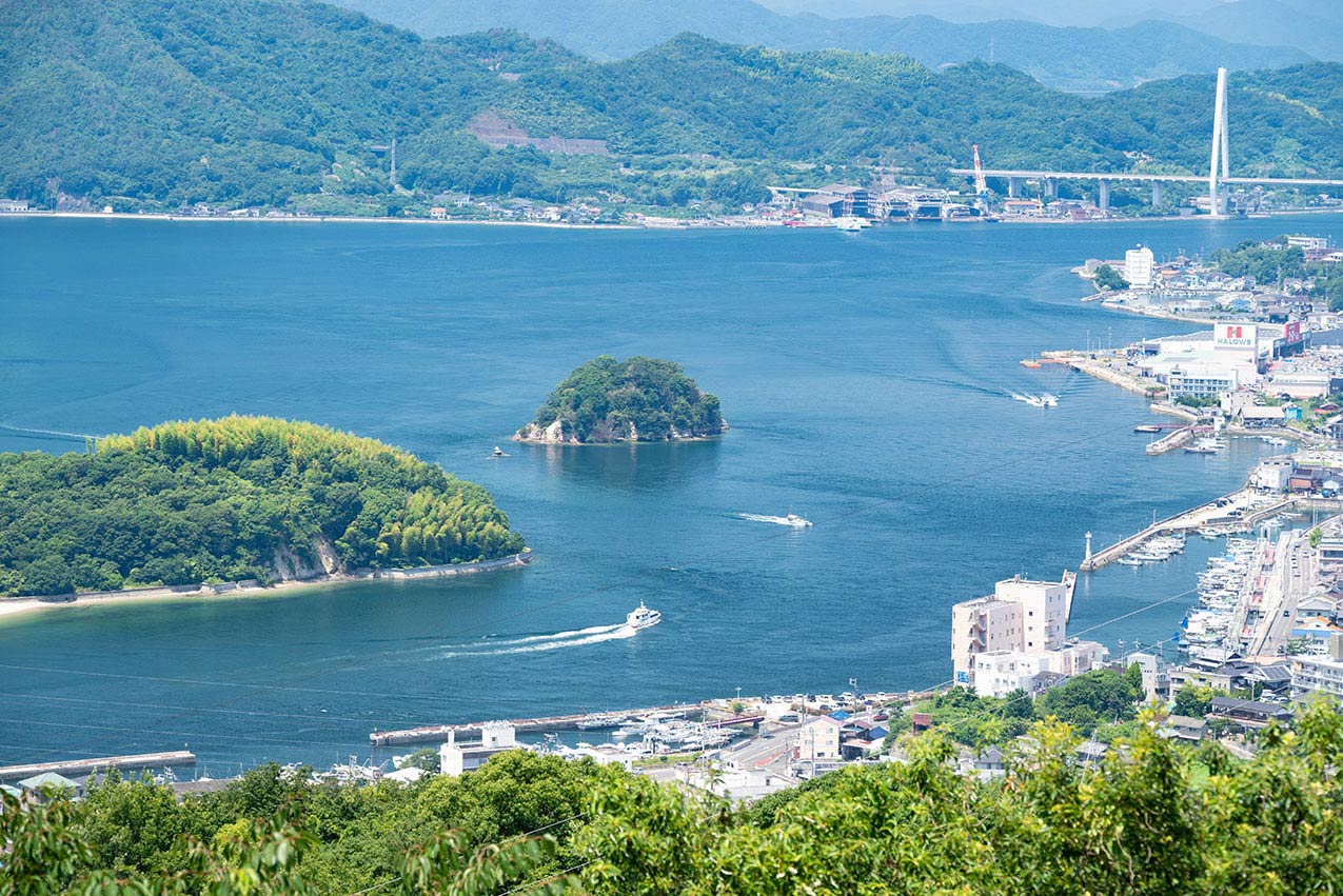広島県 因島公園の展望台から見た瀬戸内海 | SUBARU グランドツーリングNIPPON