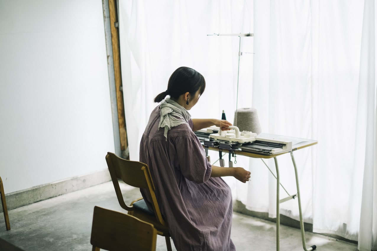 静岡県 手編み機でニットを編むAND WOOLのスタッフ | SUBARU グランドツーリングNIPPON