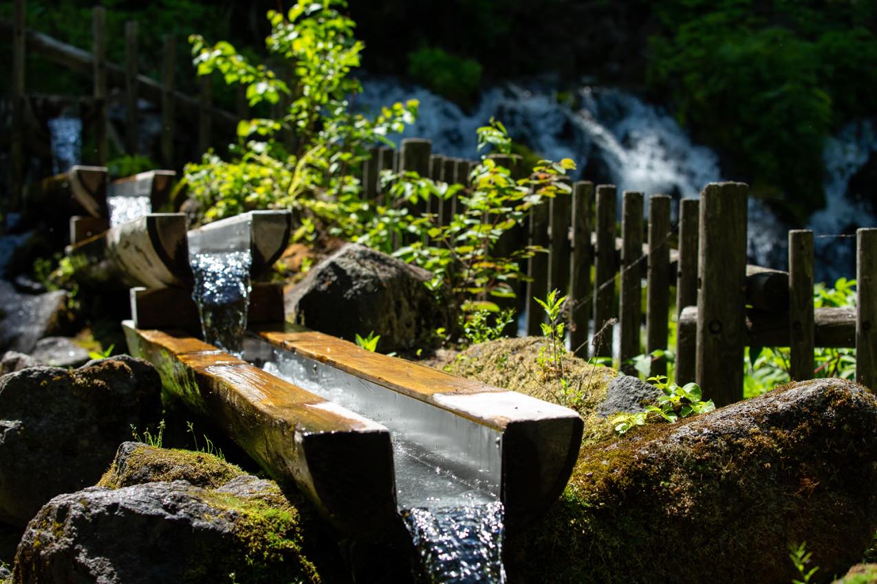 北海道 ニセコ町の羊蹄山の地下水が流れる様子 | SUBARU グランドツーリングNIPPON