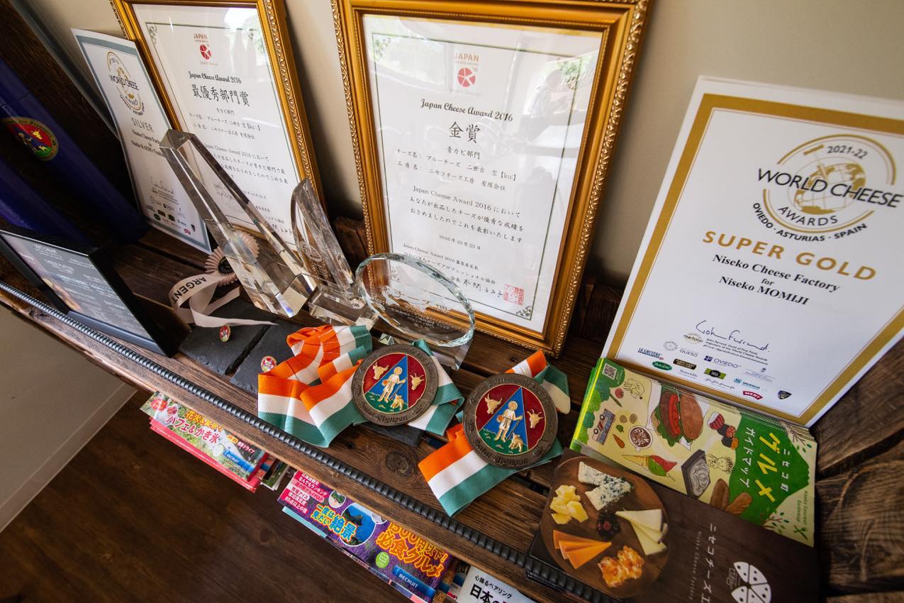 北海道 ニセコチーズ工房が受賞した数々の賞 | SUBARU グランドツーリングNIPPON