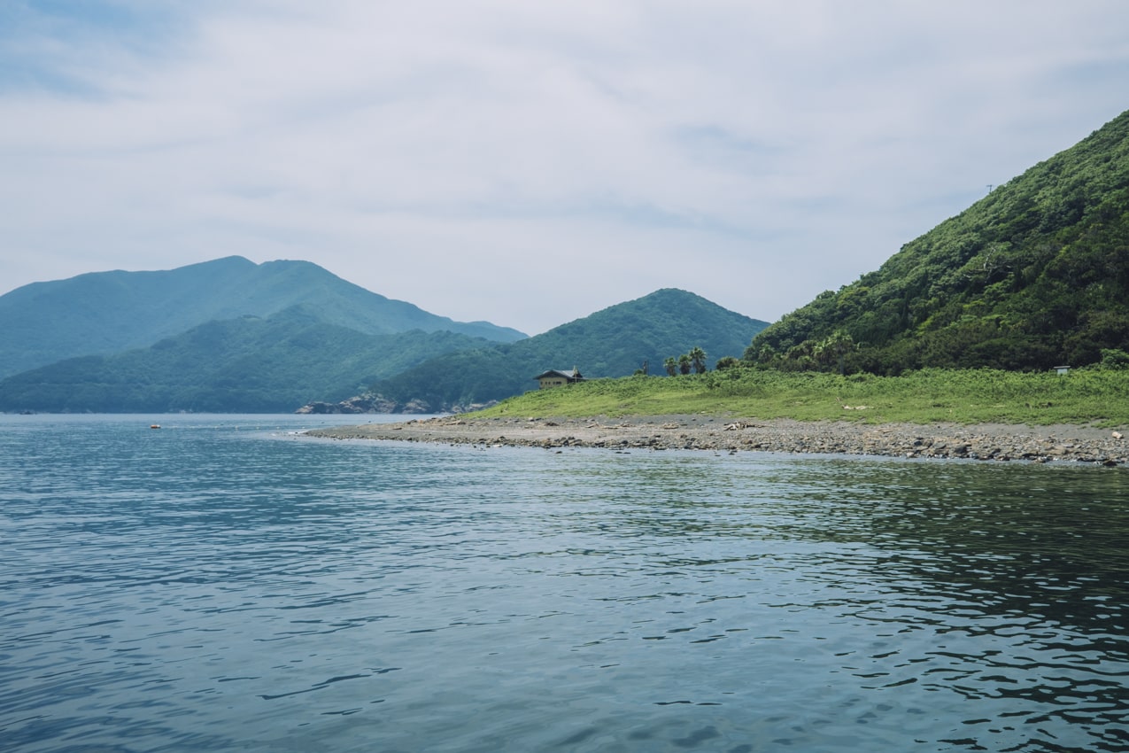 愛媛県 海から見える鹿島の海岸 | SUBARU グランドツーリングNIPPON