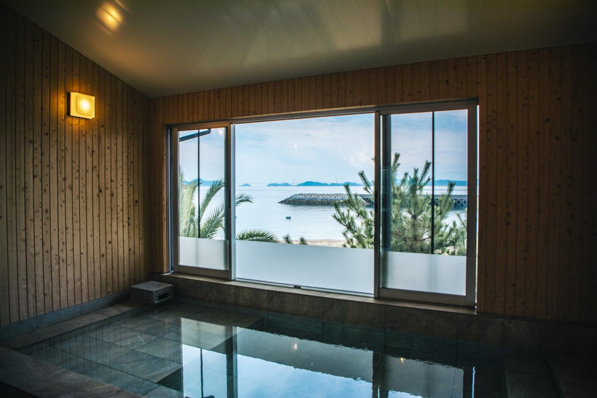 愛媛県 「大三島 憩の家」展望風呂 | SUBARU グランドツーリングNIPPON