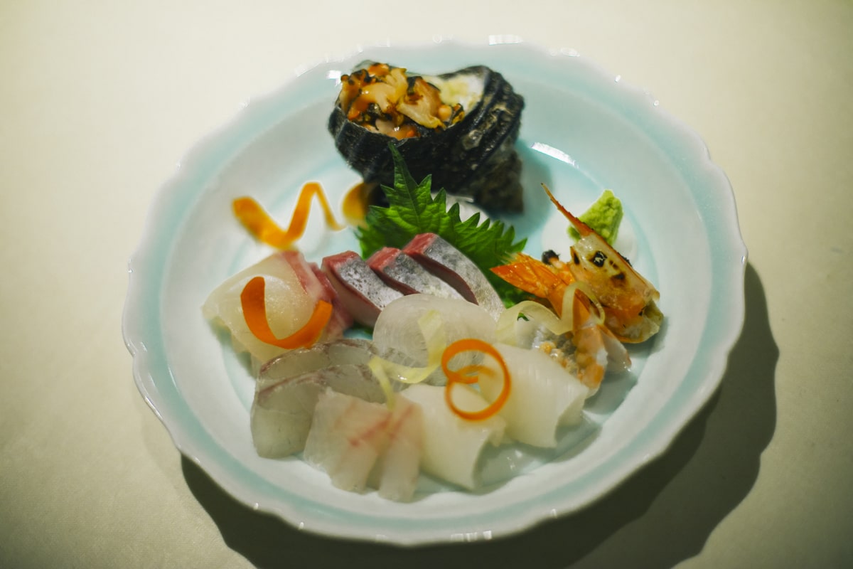 愛媛県 「大三島 憩の家」夕食のお造里盛り合わせ | SUBARU グランドツーリングNIPPON