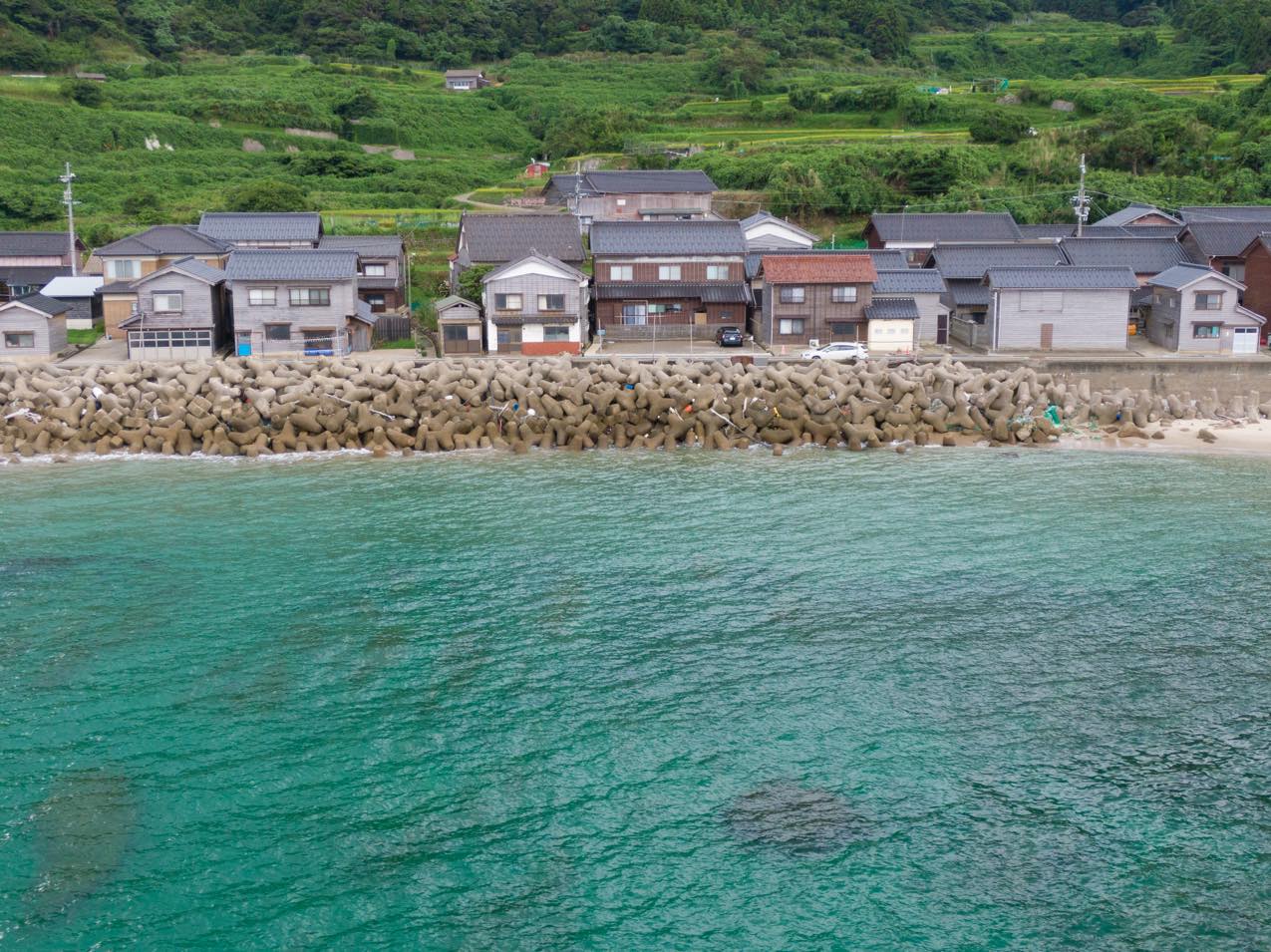 京都府 京丹後の透明な海沿いを走るレヴォーグ ｜ SUBARU グランドツーリングNIPPON | SUBARU | レヴォーグ