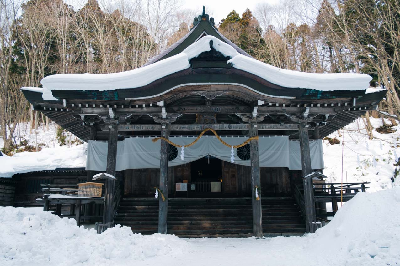 長野県 雪が深く積もる戸隠神社の中社 | SUBARU グランドツーリングNIPPON | SUBARU | レヴォーグ