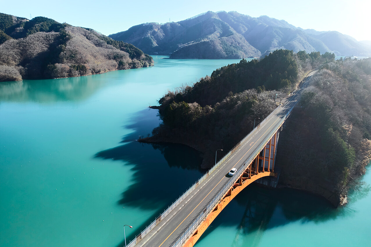 神奈川県 レヴォーグから宮ヶ瀬湖を一望する | SUBARU グランドツーリングNIPPON