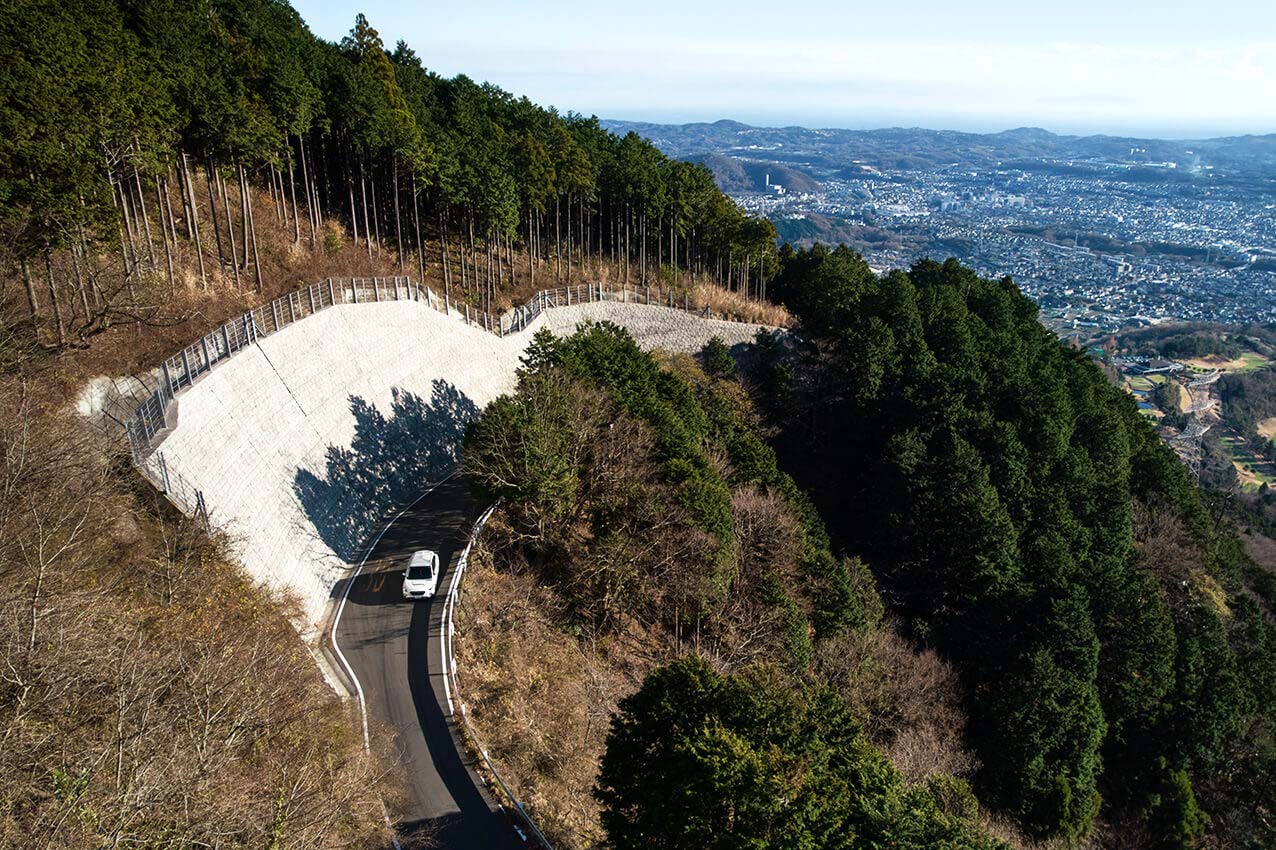 神奈川県 ヤビツ峠を走るレヴォーグ | SUBARU グランドツーリングNIPPON