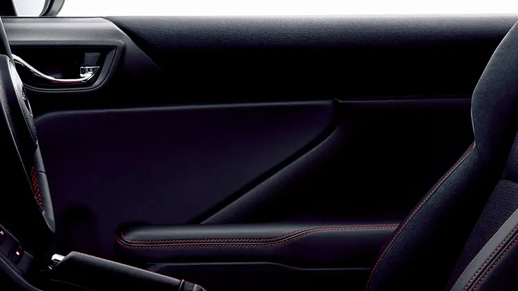 SUBARU BRZ S　ドアトリム：レザー調表皮巻/ブランノーブ®表皮巻