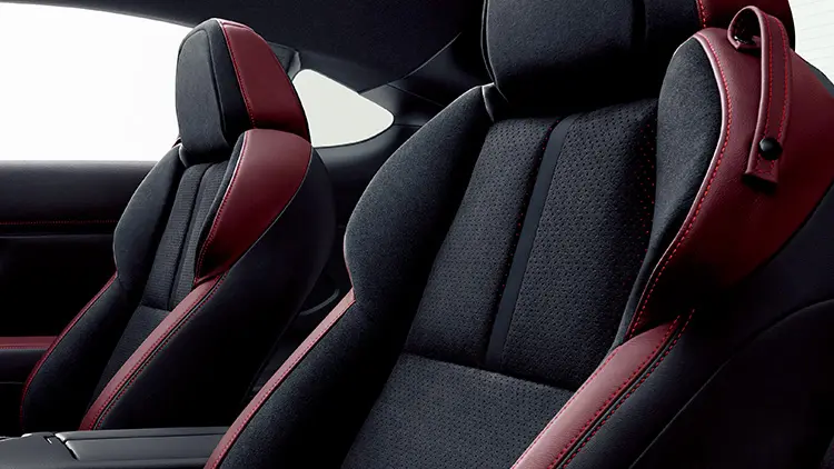 SUBARU BRZ STI Sport　ウルトラスエード®/本革（ブラック/ボルドー、レッドステッチ＋ブラックアクセント＋STIロゴ入り）