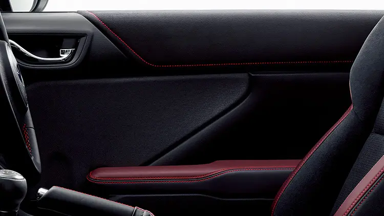 SUBARU BRZ STI Sport　ドアトリム：レザー調表皮巻/ブランノーブ®表皮巻（レッドステッチ）