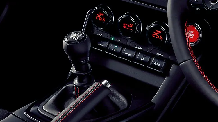 SUBARU BRZ STI Sport TYPE RA with Rear Spoiler シフト周り加飾(ダークキャストメタリック)、ヒーターコントロールダイヤル&スイッチ(ダークキャストメタリック塗装)