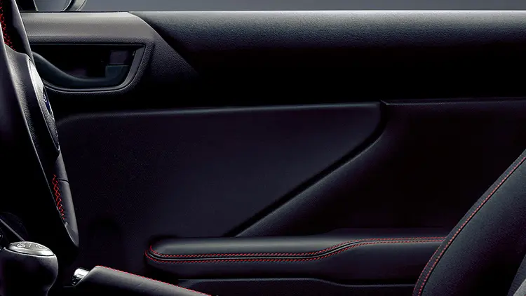 SUBARU BRZ STI Sport TYPE RA with Rear Spoiler ドアトリム:レザー調表皮巻/ブランノーブ®表皮巻