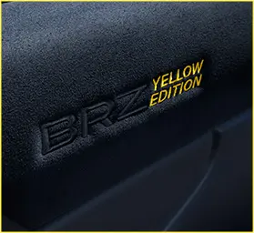 SUBARU BRZ Yellow Edition ドアアームレスト（ブラック、イエローステッチ）