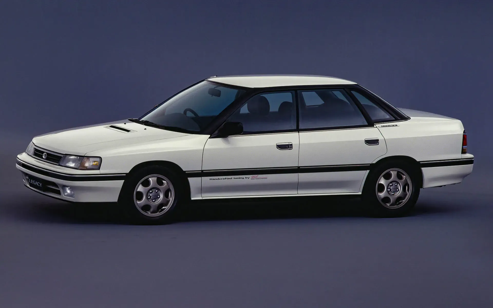 EJ20エンジンは、初代レガシィに搭載されて1989年(平成元年)にデビューし、スバルのさまざまなモデルラインアップに長期にわたって採用された