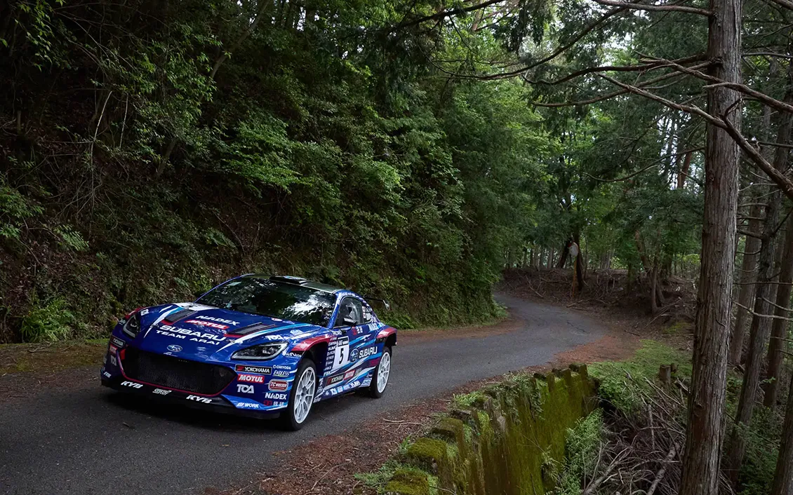 新井敏弘選手は現在もFA24エンジンにターボを搭載した「BRZ」ベースのラリーマシン「SUBARU Boxer Rally spec.Z」で全日本ラリーに参戦している