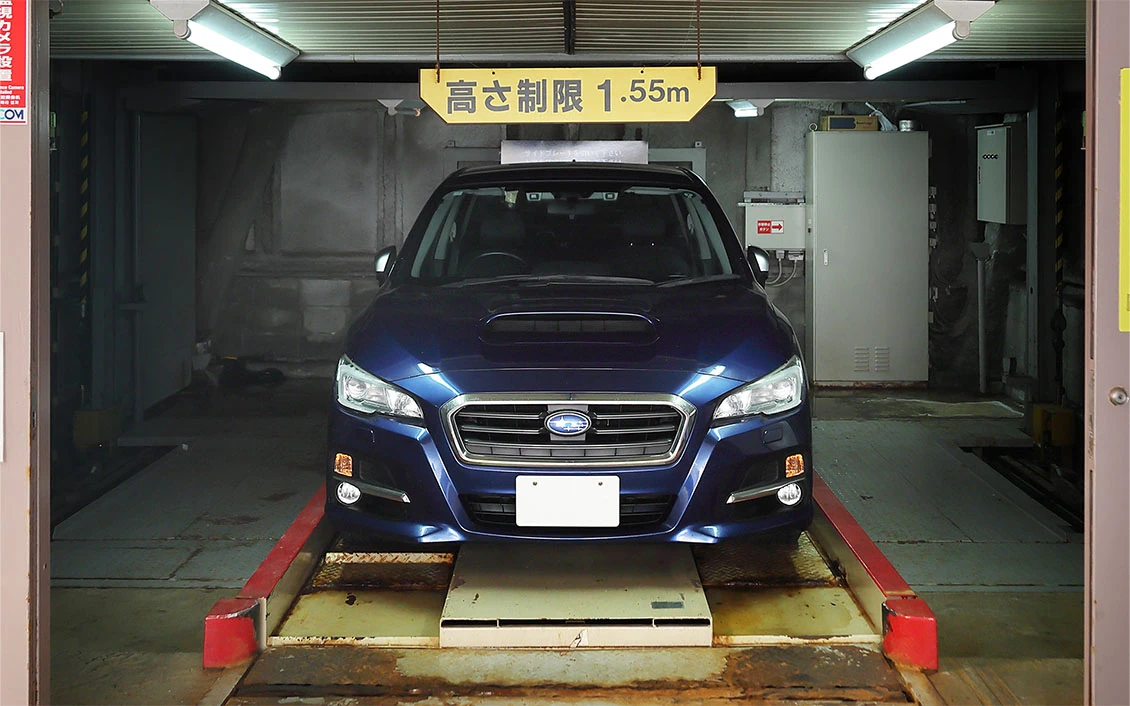 機械式駐車場に収まるレヴォーグ