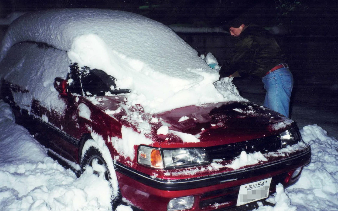 雪が積もる初代「レガシィツーリングワゴンGT」