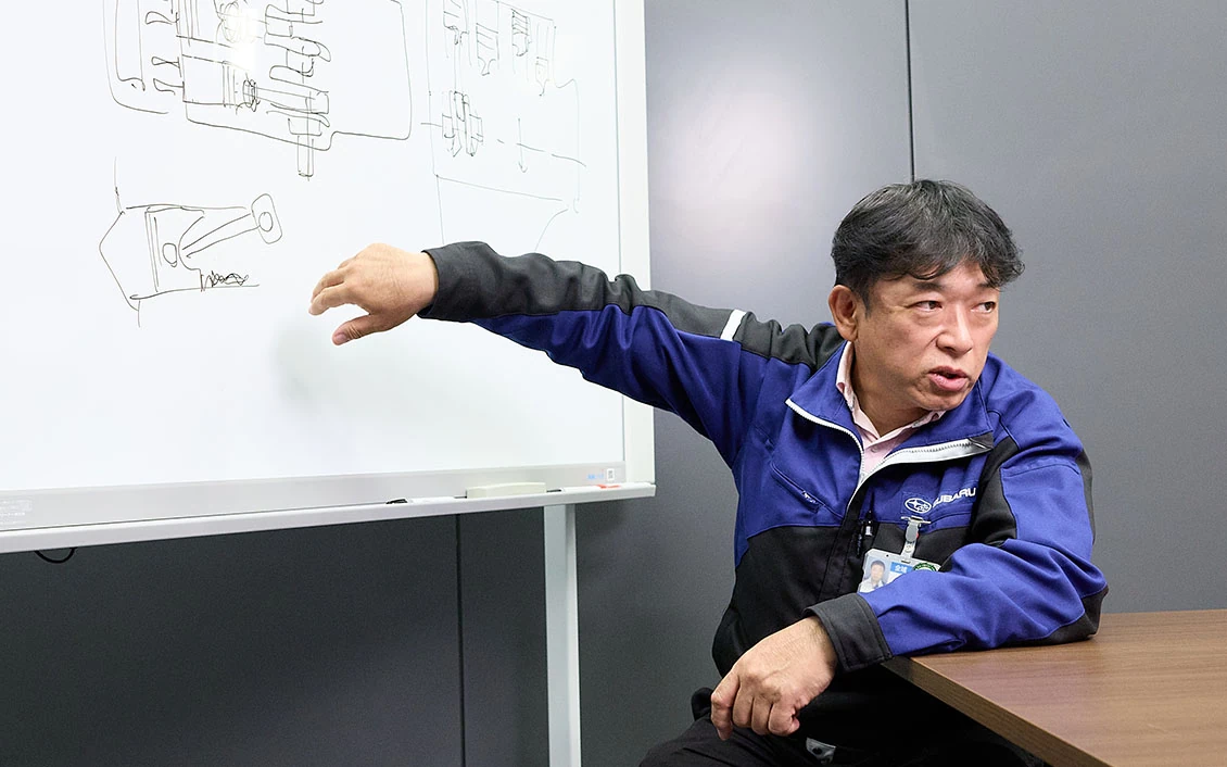 説明する関さん