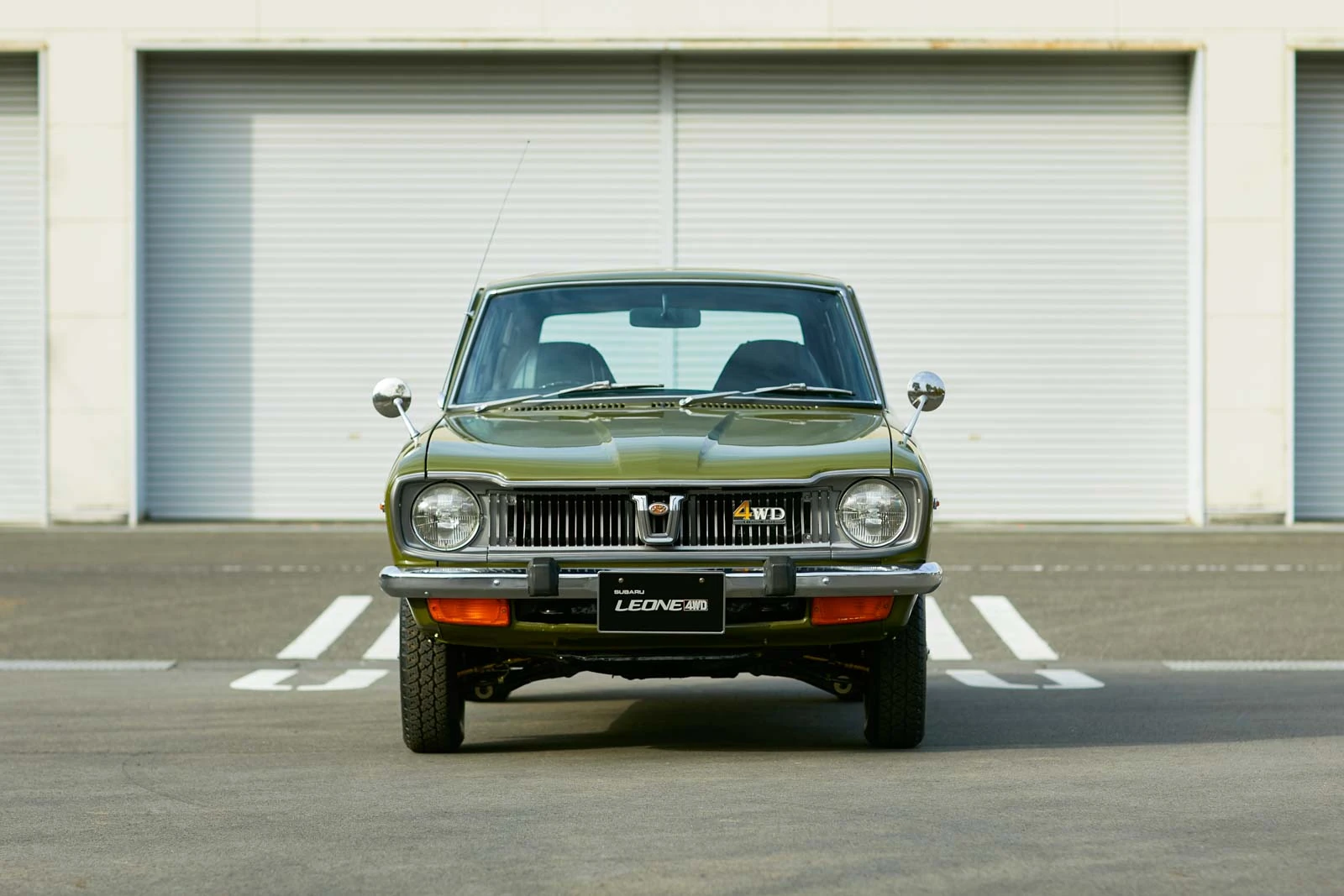初代 レオーネ 4WD エステートバンの外装 真正面