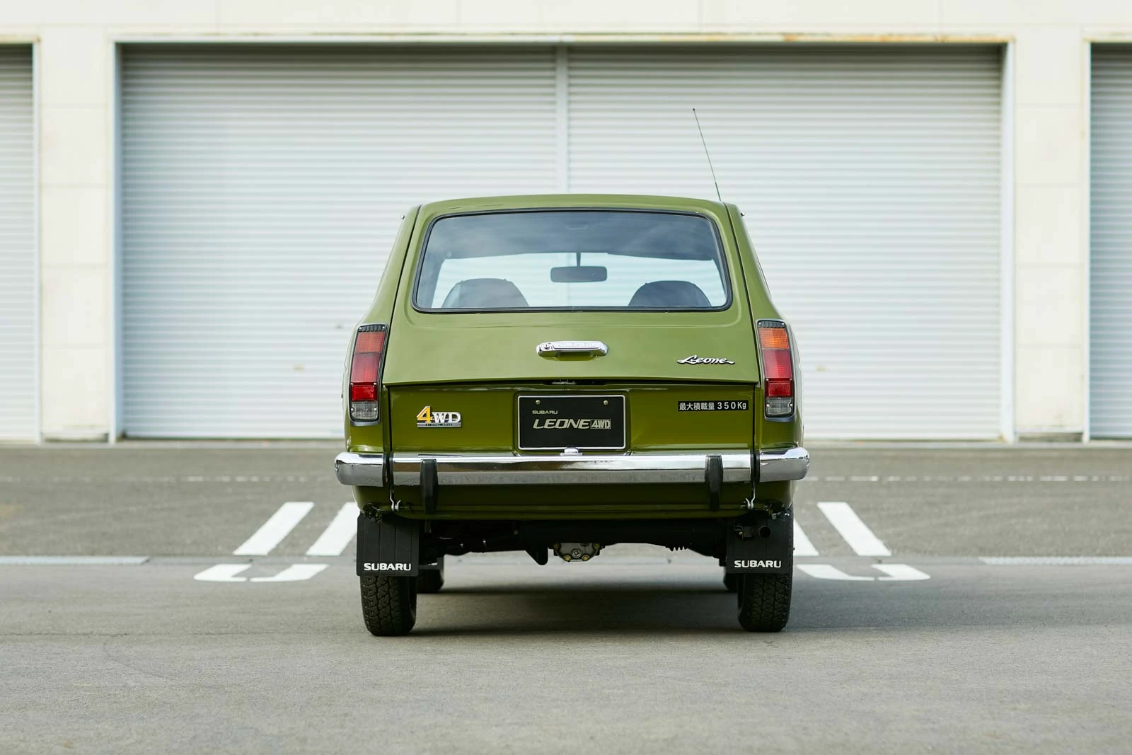 初代 レオーネ 4WD エステートバンの外装 真後ろ