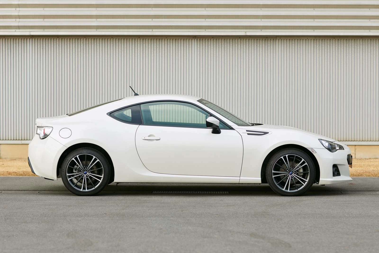 初代 SUBARU BRZの外装 真横