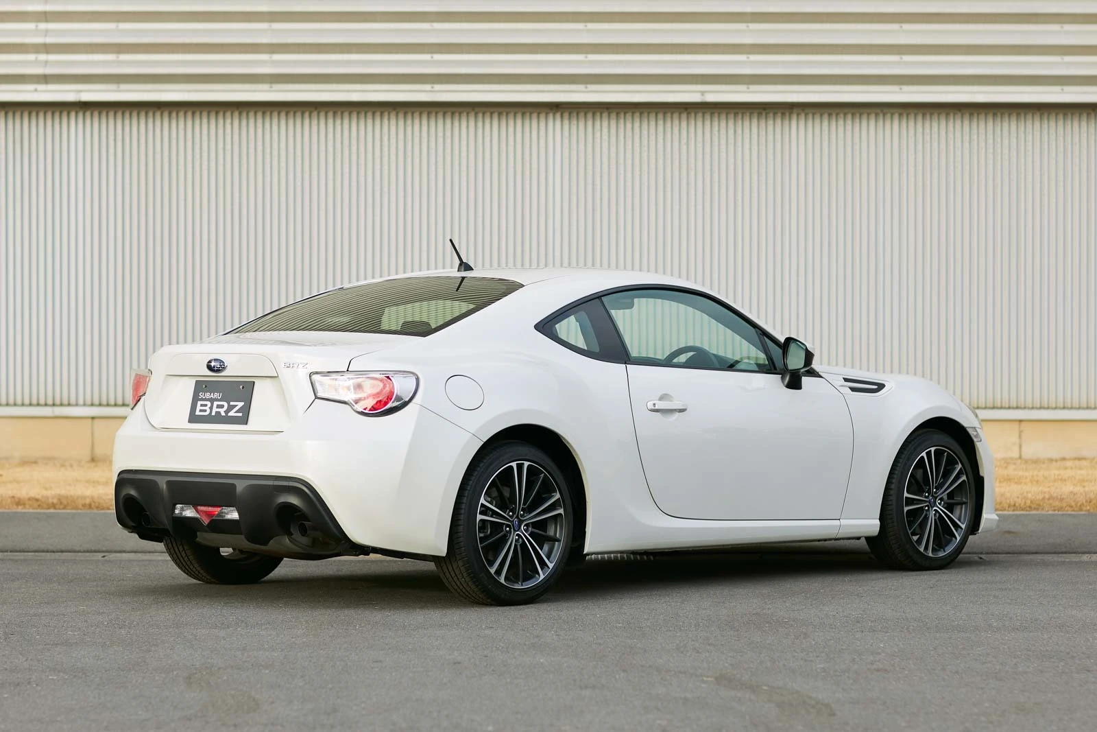 初代 SUBARU BRZの外装 斜め後ろ