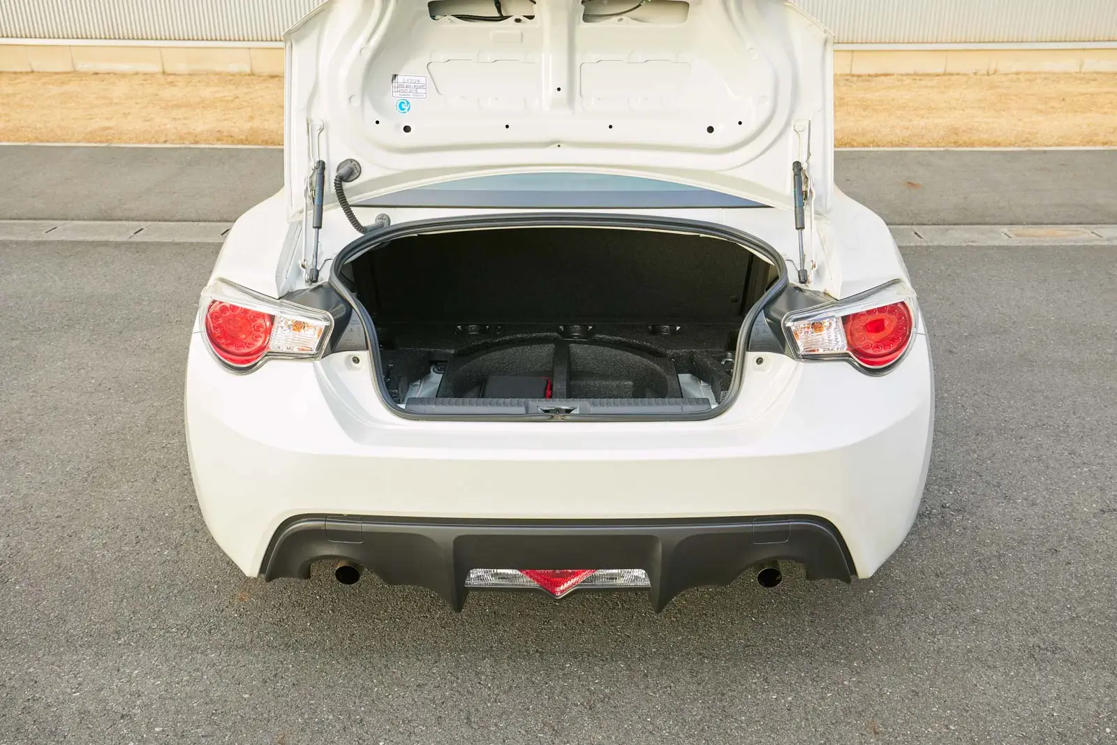 初代 SUBARU BRZの内装 荷室