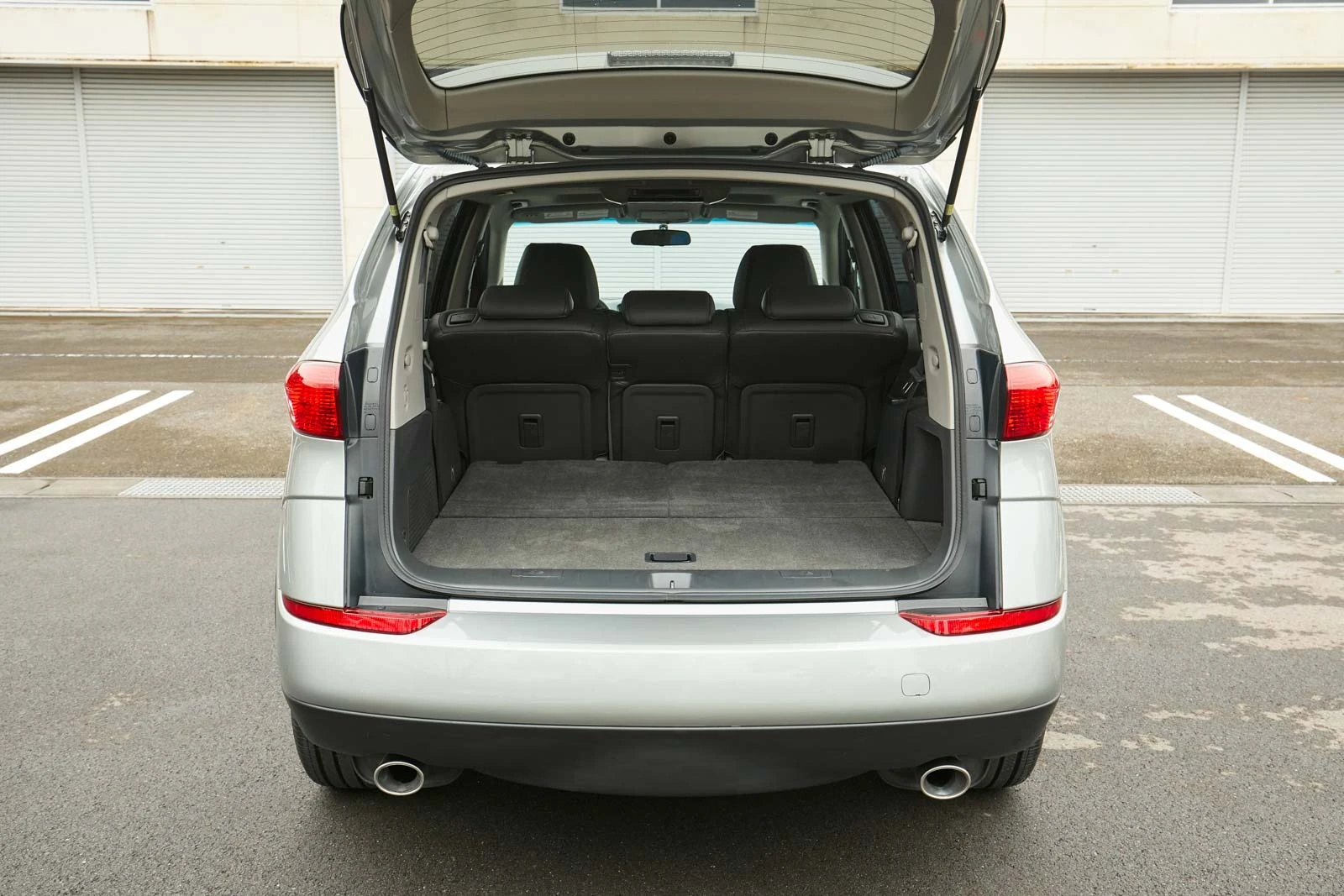 B9 トライベッカの内装 荷室 5名乗車時