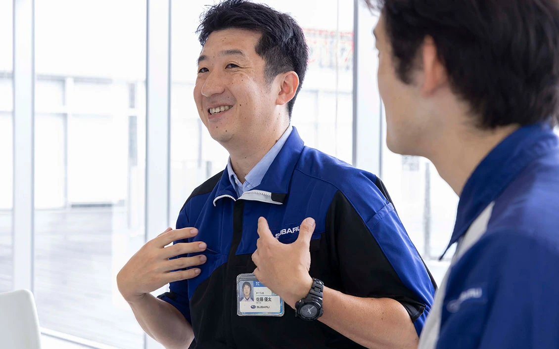 説明をする佐藤さん