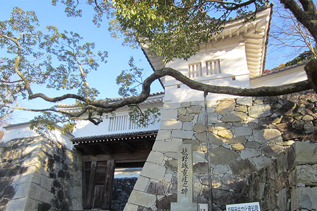 写真はスバルの月刊誌カートピア2月号で訪れた兵庫県、龍野市にある龍野城の櫓