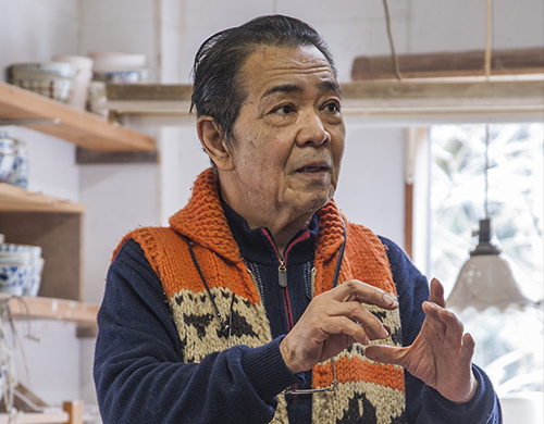 窯主・中田正隆さんは陶工歴50年以上。