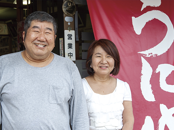 人懐っこい笑顔が印象的なご主人の三浦幸記さんと姉の佐藤加奈江さん。