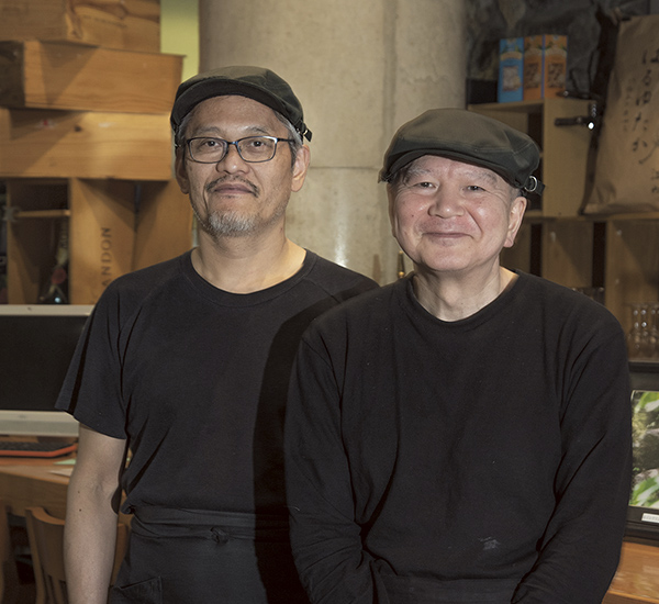 マネージャーの斉藤幸裕さん（右）と、シェフの平松学さん（左）。