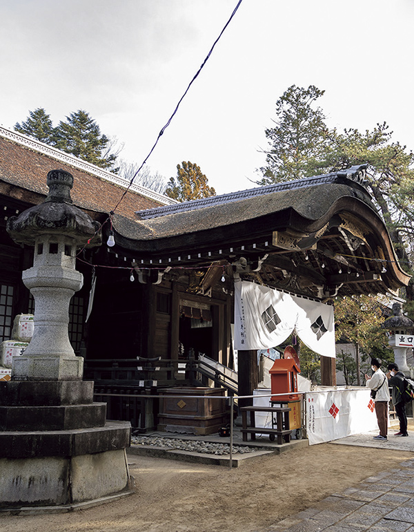 甲府駅から北に一直線に伸びるなだらかな登り坂を登り切ったところにある武田神社。